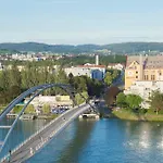 Maximilian & / Basel Hotel