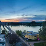Hotel Maximilian & / Basel
