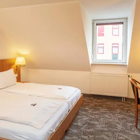 Maximilian & / Basel Hotel 3*