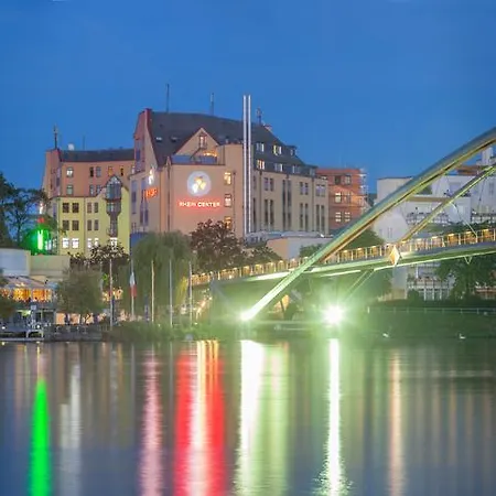 Maximilian & / Basel 3*