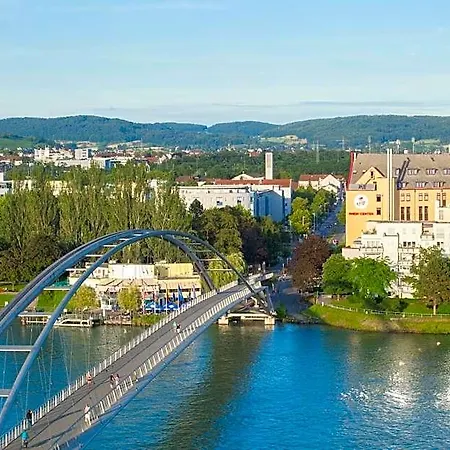Maximilian & / Basel