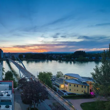 Hotel Maximilian & / Basel